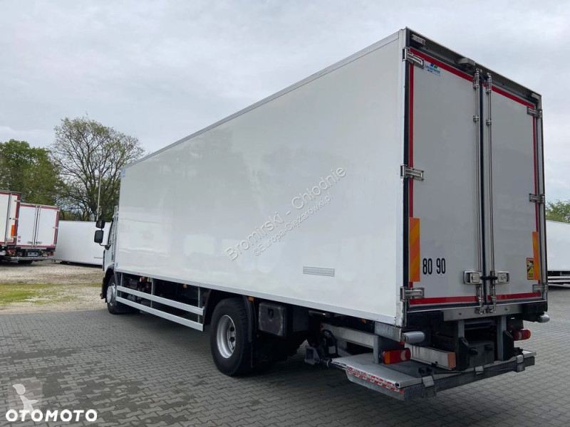 شاحنة Renault  D 18 280 CHŁODNIA CARRIER SUPRA...