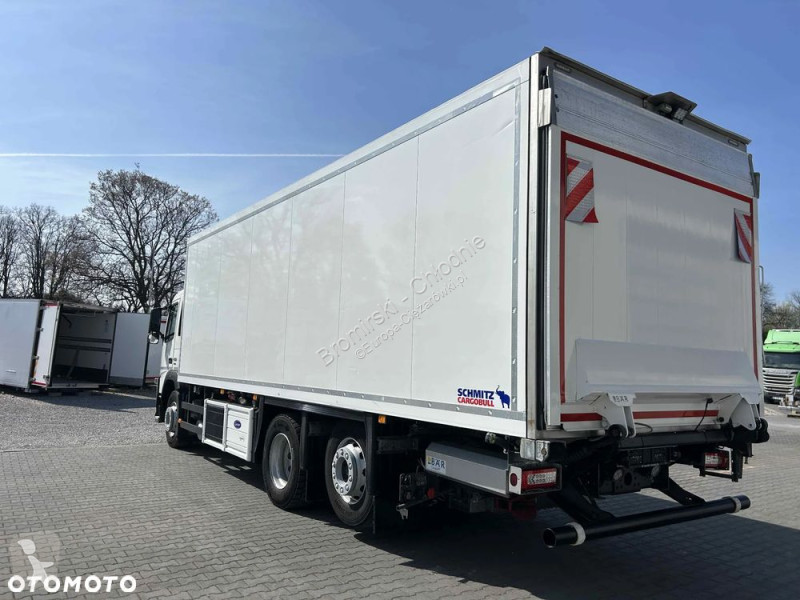 شاحنة Volvo VOLVO  450 CHŁODNIA SCHMITZ CARRIER...