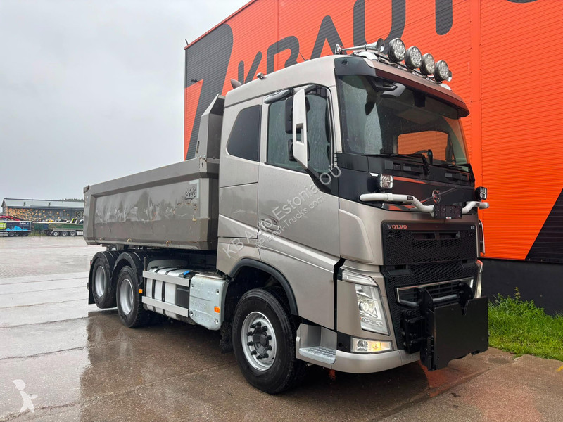 شاحنة Volvo 540 6x4 TANDEM AXLE LIFT / BOX...