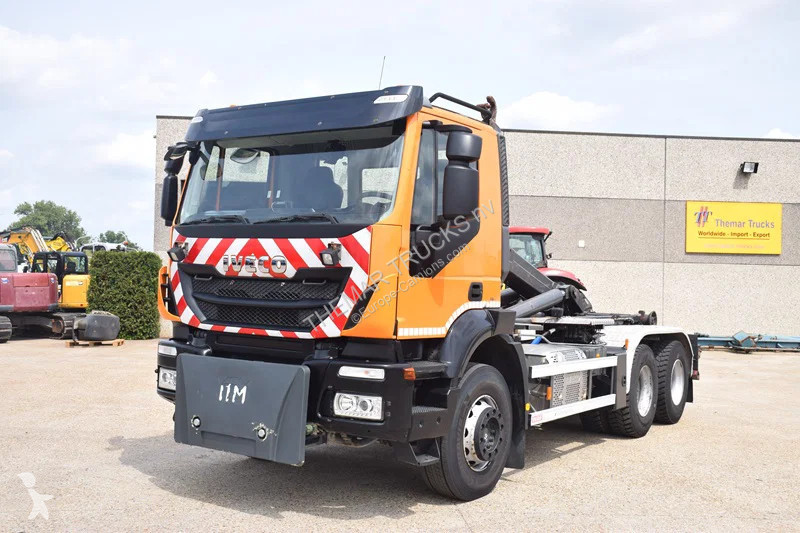 شاحنة Iveco 360 +Waf 20t.hooklift