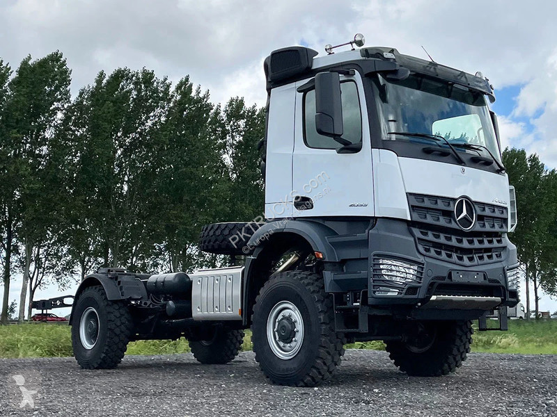 شاحنة Mercedes 2033-A Chassis Cabin (2 units)