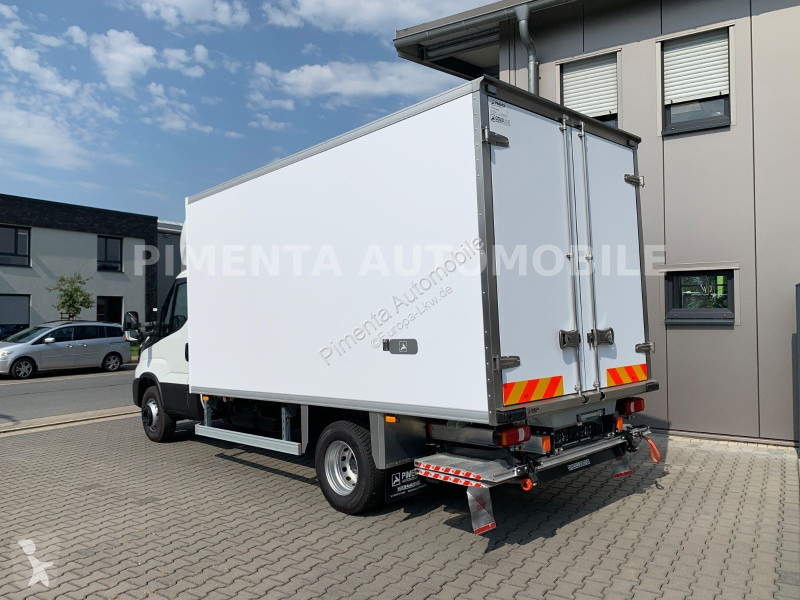 شاحنة Iveco 70C18A8P TK AUT LUFTF V500X...