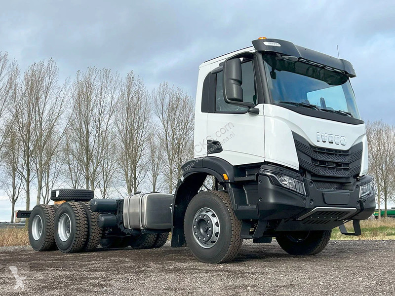 شاحنة Iveco AD380T43H-4500 AT Chassis Cabin (9...