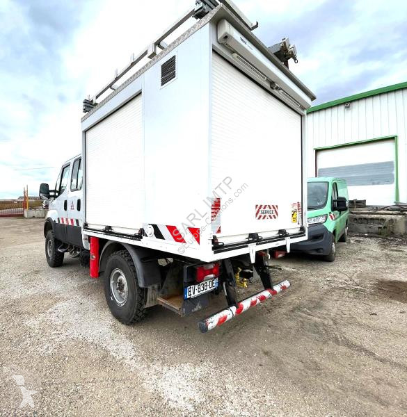 Véhicule utilitaire Iveco DOUB CAB 6 PERSONNES...