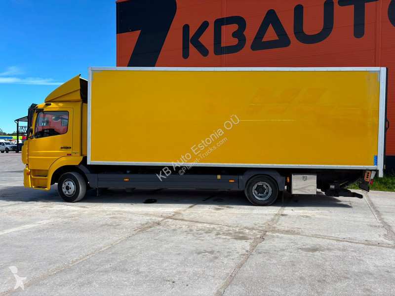 شاحنة Mercedes 1221 4x2