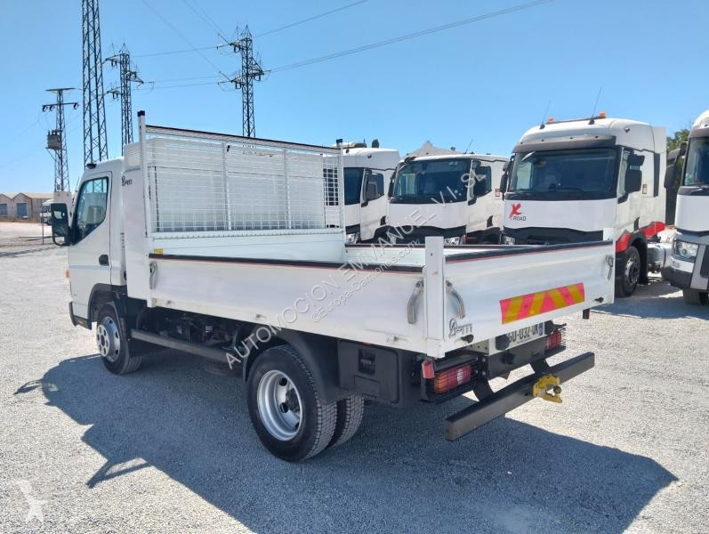 Ciężarówka Mitsubishi Fuso CANTER