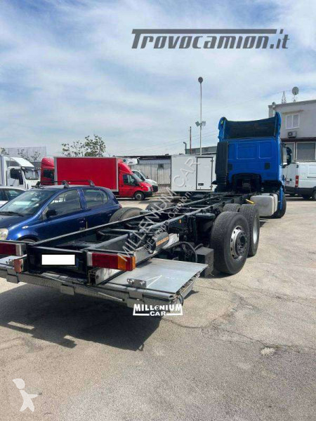شاحنة Iveco 260S42 PASSO 6050 M9,60 SPONDA