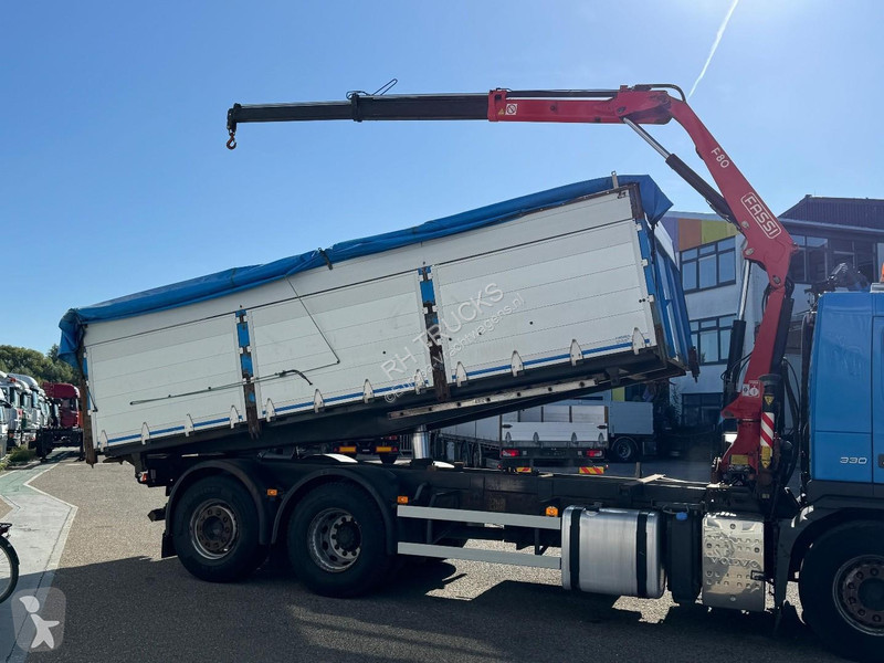 شاحنة Volvo 330 6X2 EURO 5  KIPPER + FASSI...
