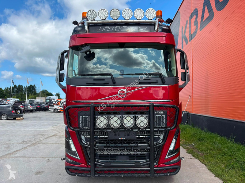 شاحنة Volvo 650 6x4 TANDEM AXLE LIFT / PTO /...
