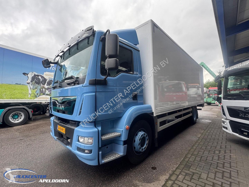شاحنة MAN Closed box with Dhollandia tail lift