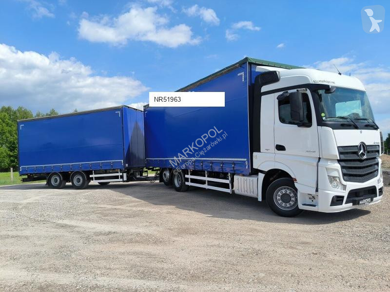 Vrachtwagen Mercedes TANDEM