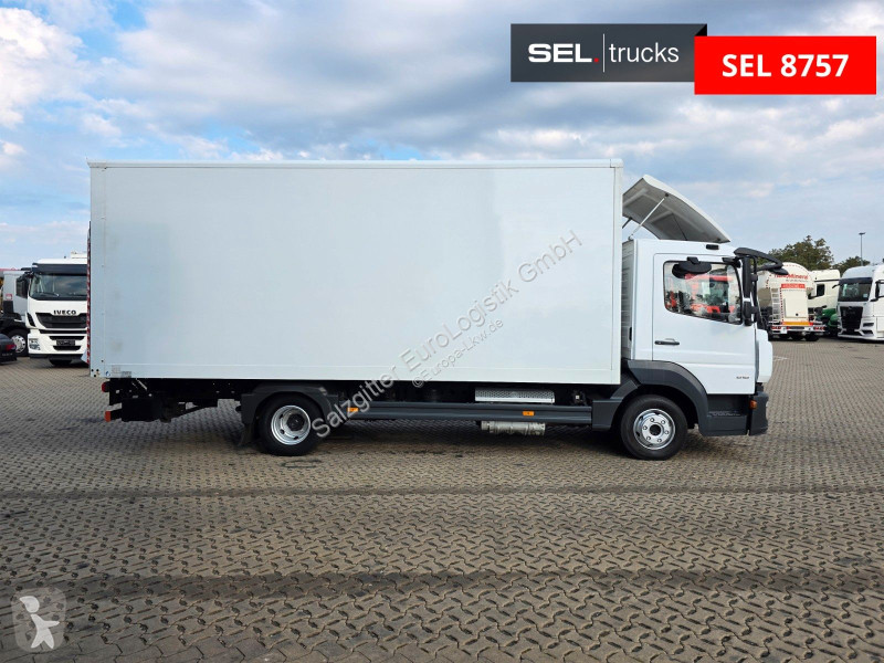 Vrachtwagen Mercedes 818 | 3 Sitzen | Ladebordwand