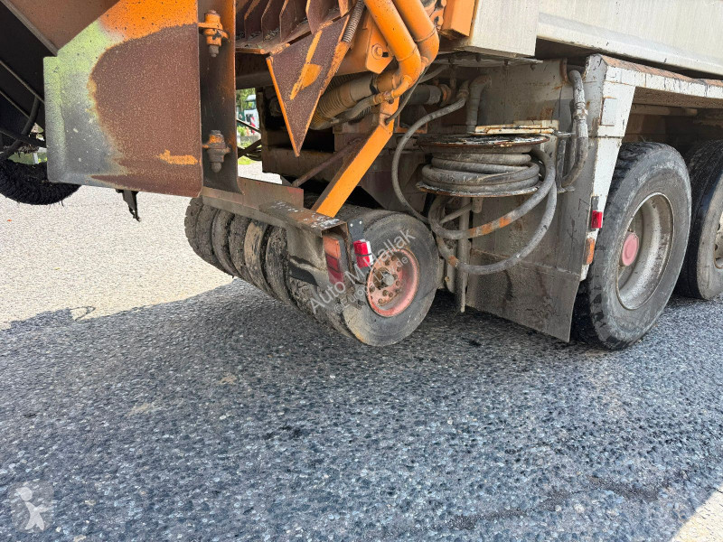 Vrachtwagen Renault 300 6x2 Bitumen / Asfalt Kran