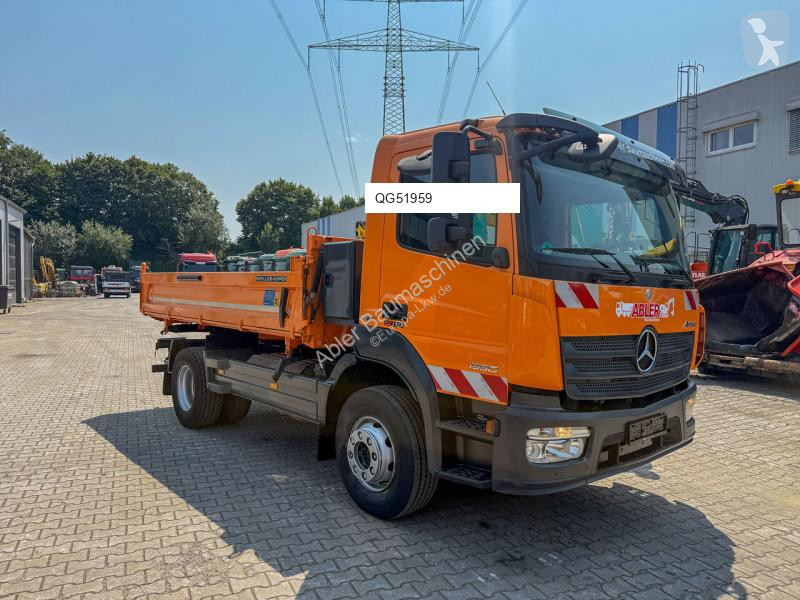 Vrachtwagen Mercedes 1530