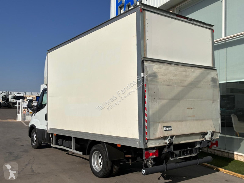 Vrachtwagen Iveco  35C16 3.0 20m3