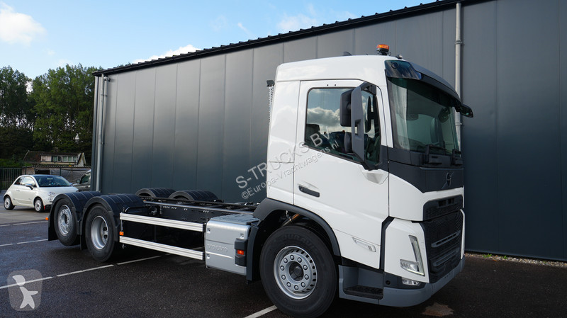 Camión Volvo 500 6X2 New Chassis truck RHD