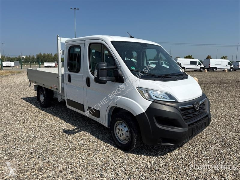 Camión Opel 2.2 103 KW DOKA Crew Cab Flatbed Truck