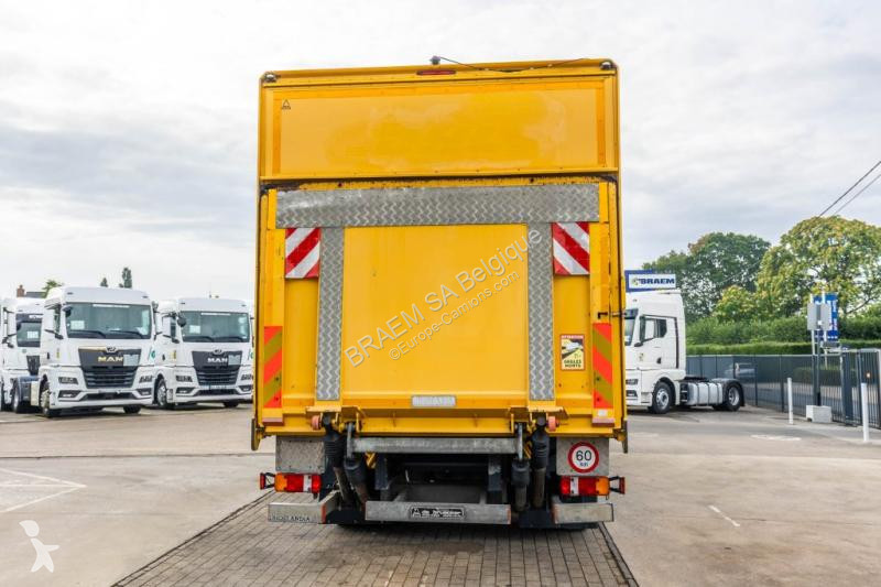 Camión MAN 18.250 BL + DHOLLANDIA 2T.