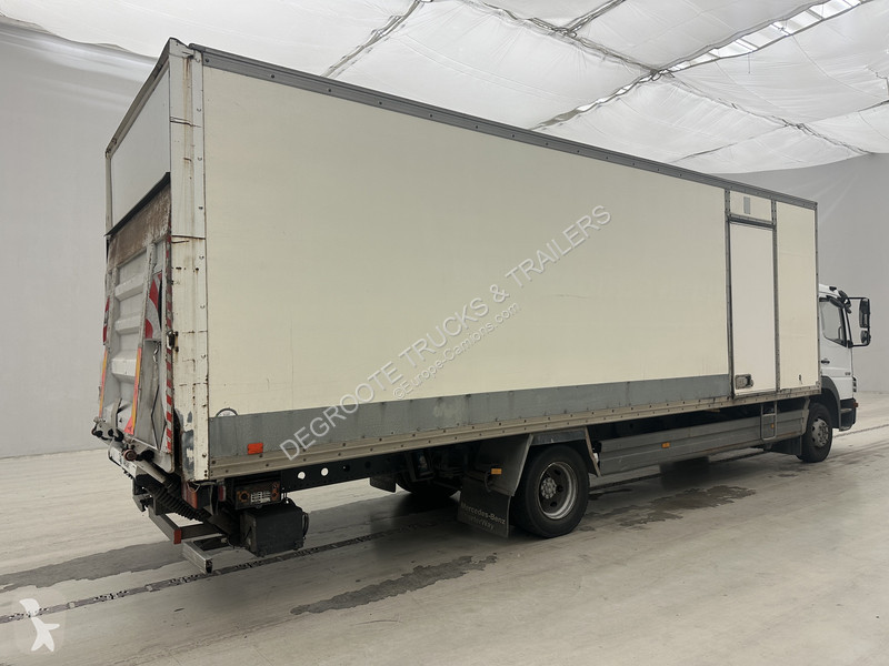 Camión Mercedes 1218