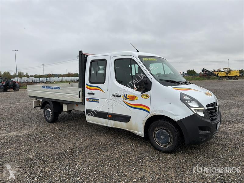 Kamion Opel Crew Cab Flatbed Truck