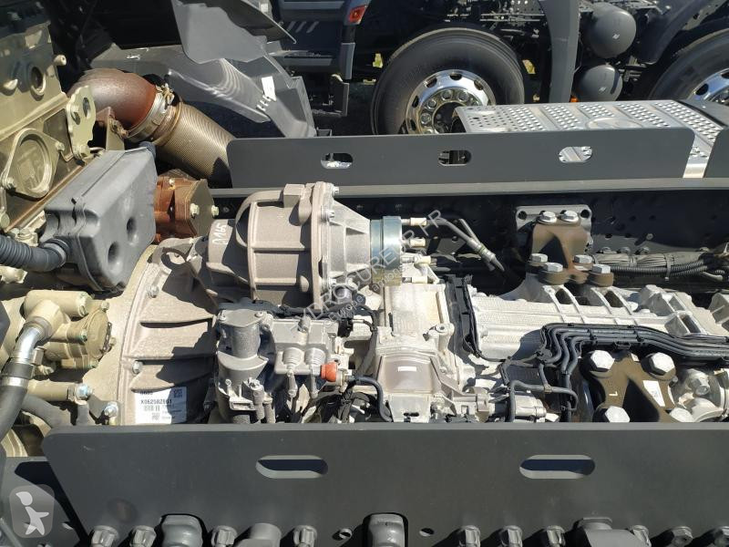 Kamion Mercedes 3243 KN