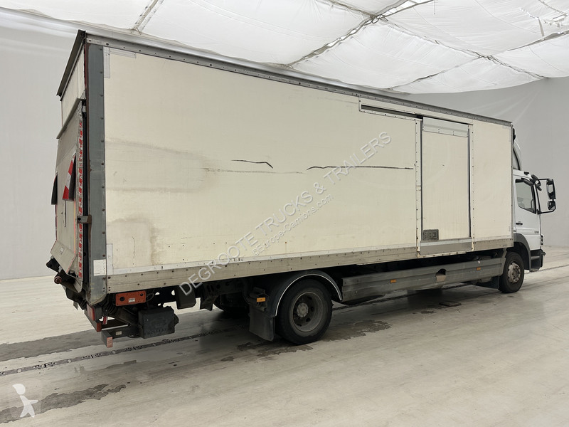 Camión Mercedes 1218