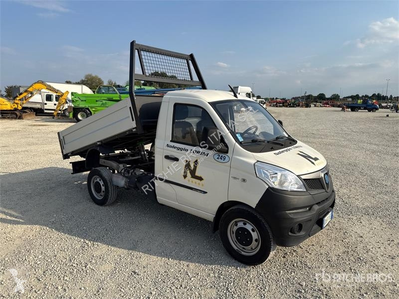 Грузовик Piaggio NP6 S/A Dump Truck