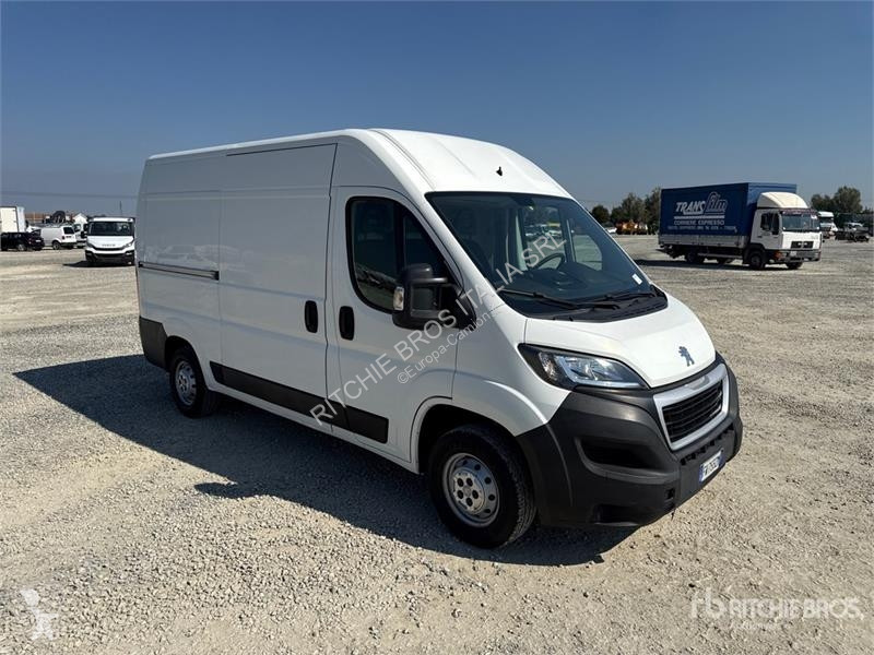 Camión Peugeot 335 L2H2 2.0 BLUEHDI 130CV Van...