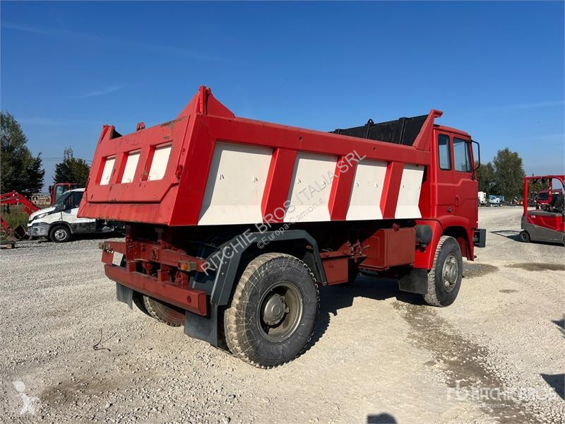 Camión Astra 1 T/A Dump Truck (Inoperable)