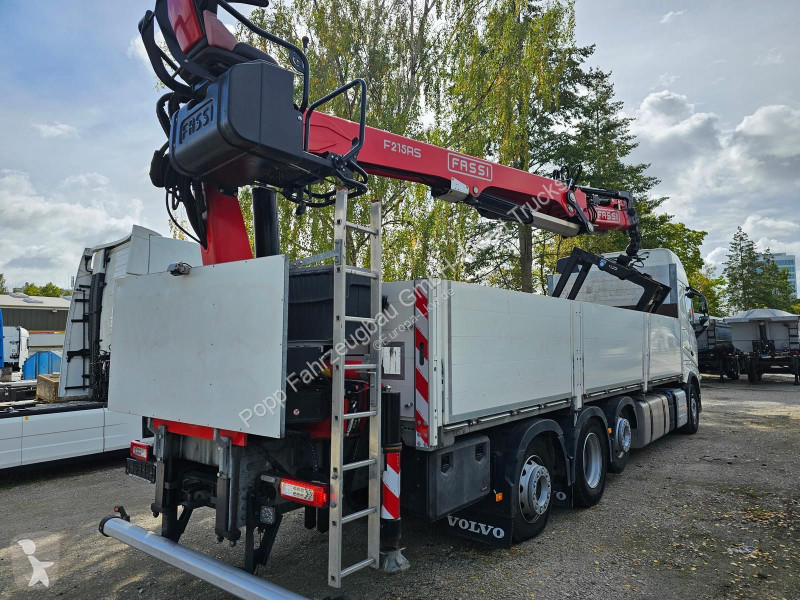 Camion Volvo 460 8x2 Tridem*Baustoff, Fassi...