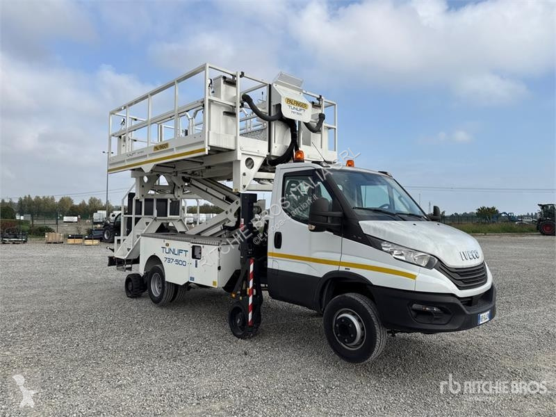 Camion Iveco Palfinger Tunlift 737-500 5 m on...