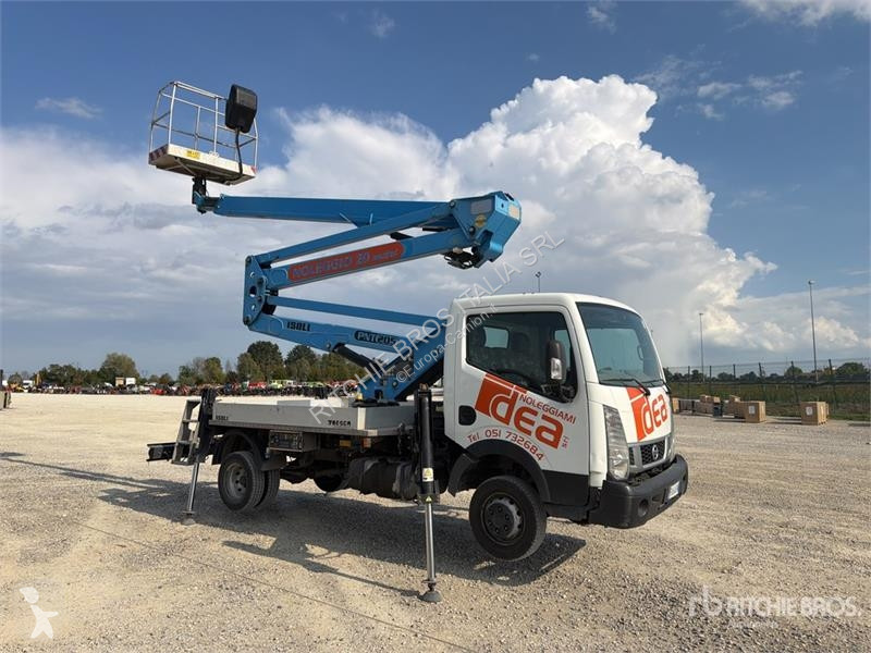 Camion Nissan PNT205 20 m on Nissan NT400...