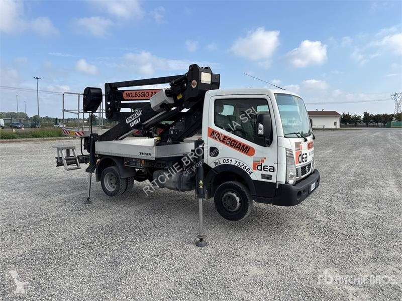 Camion Nissan Isoli PNT 230 20.5 m on Nissan...