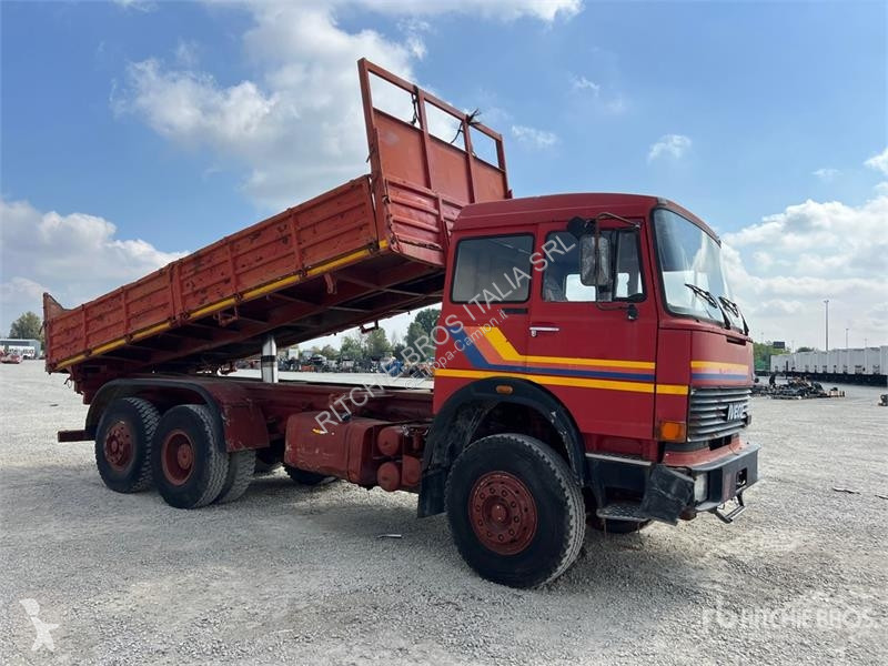 Camion Iveco Unic 6x2 T/A Dump Truck