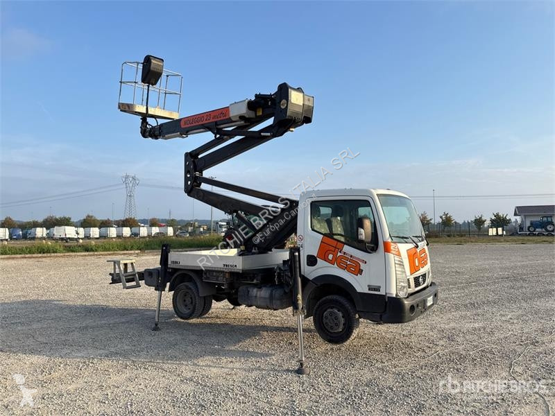Camion Nissan Isoli PNT230 20.5 m on Nissan...