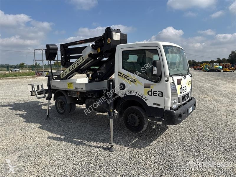 Lastbil Nissan Isoli PNT 230 20.5 m on Nissan...