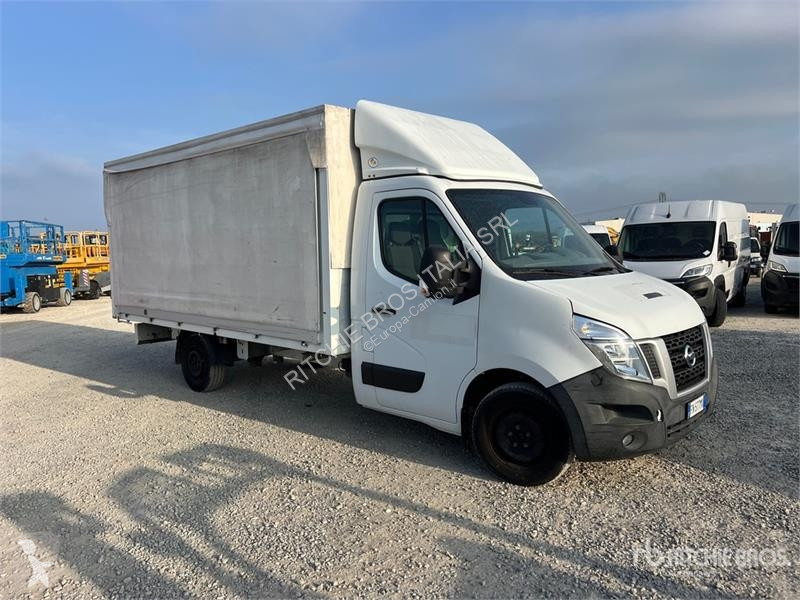 Camião Nissan NV400 P/M Curtain Side Truck