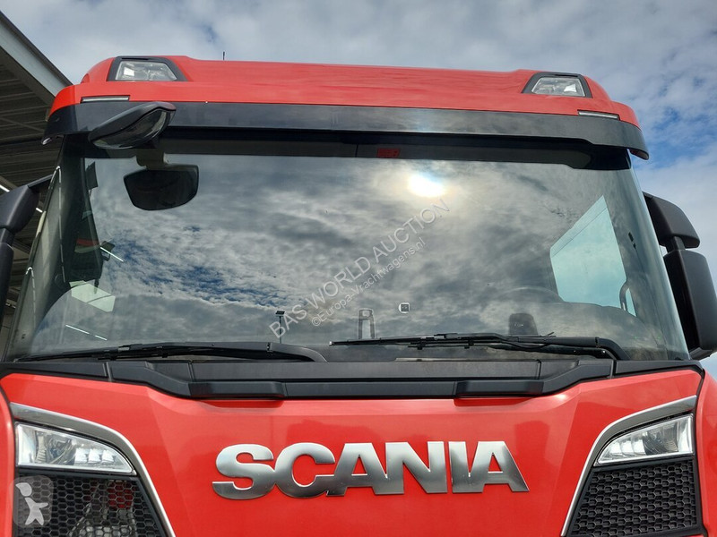 Camião Scania 520