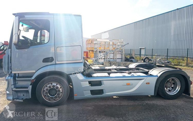 Cap tractor Mercedes