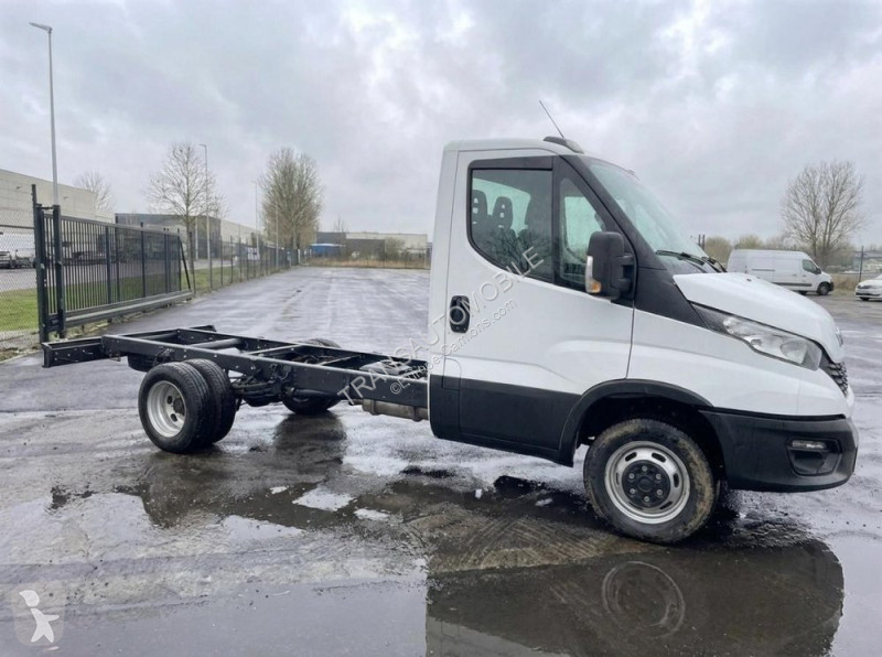 Véhicule utilitaire Iveco 35S15 4x2 CAB