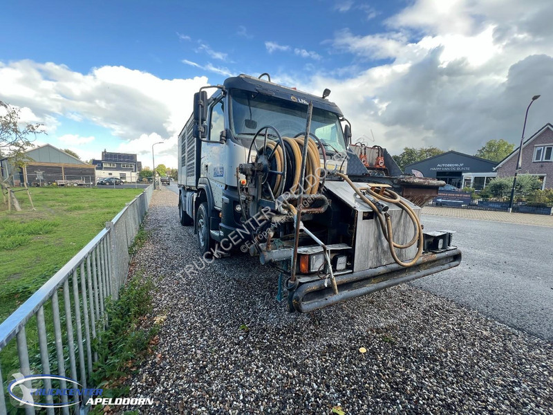 Camion Volvo 450 4x4 concrete pump, Palfinger...