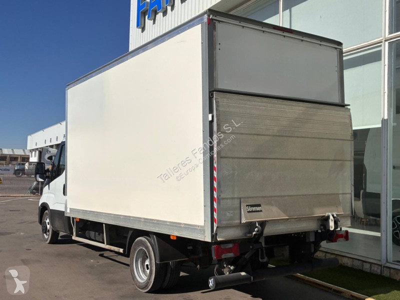Грузовик Iveco  35C16H