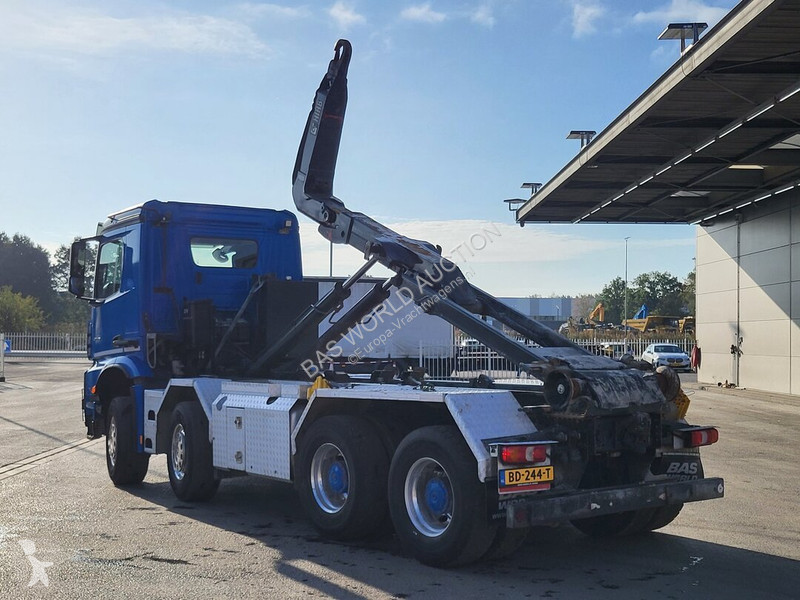 Lastbil Mercedes 3245
