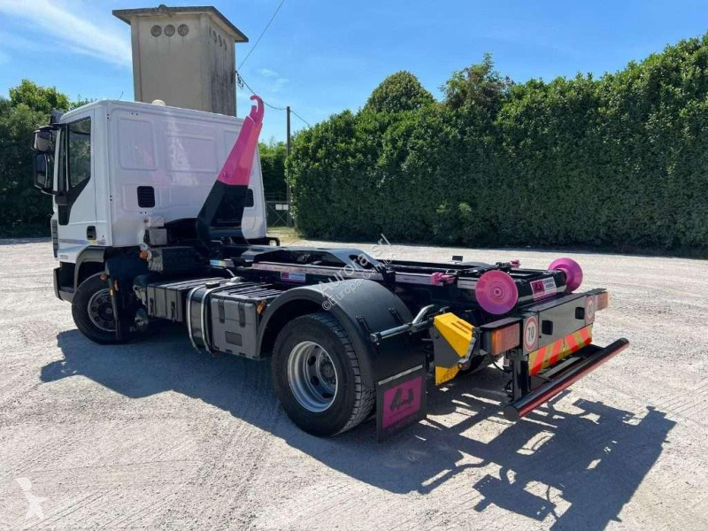 Kamion Iveco 120EL18 SCARRABILE