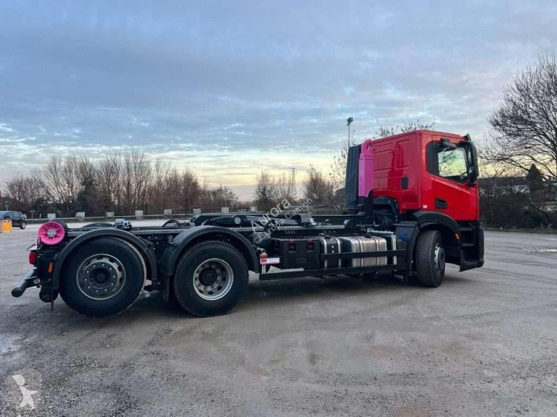 Камион Iveco XWAY AD260 SCARRABILE