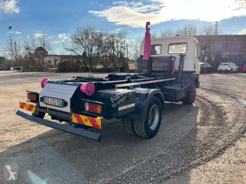 Camion Nissan 130/115 SCARRABILE