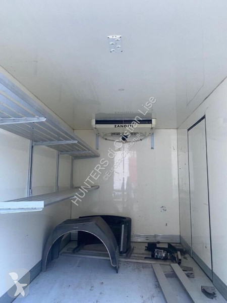 Грузовик  Carrosserie frigorifique