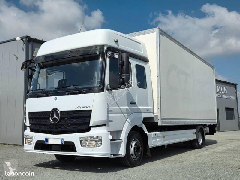 شاحنة Mercedes 821