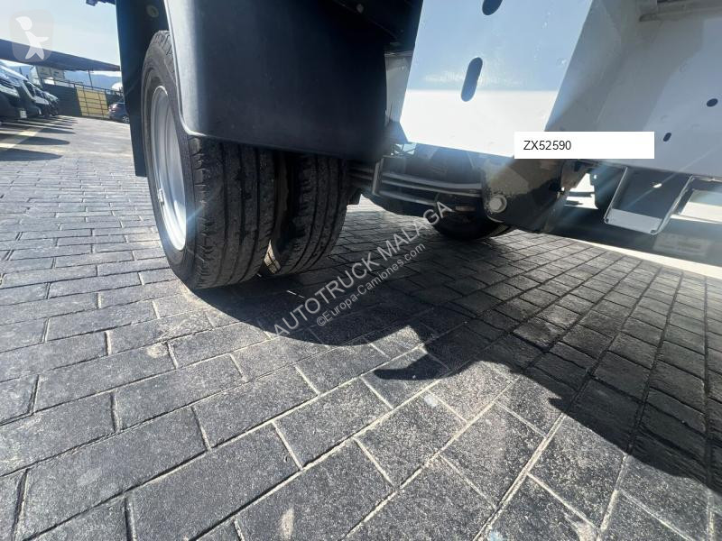 Véhicule utilitaire Nissan