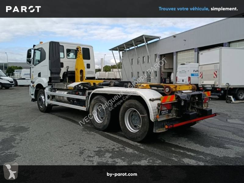 Iveco 480 truck